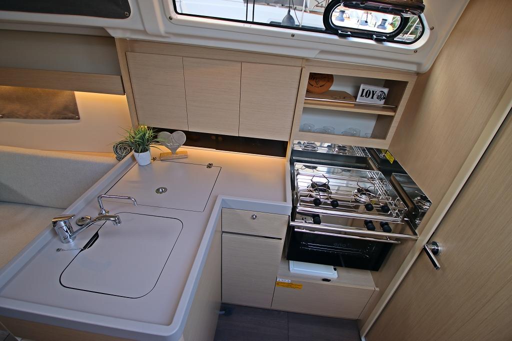 Oceanis 34.1, picture 18