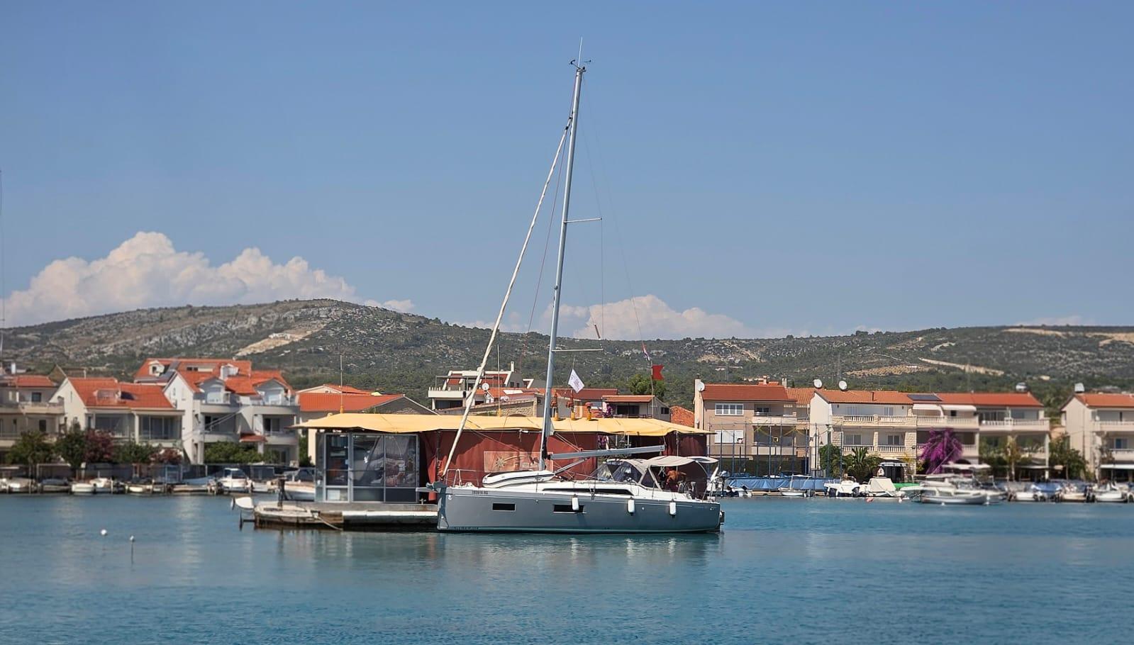 Oceanis 34.1, picture 3