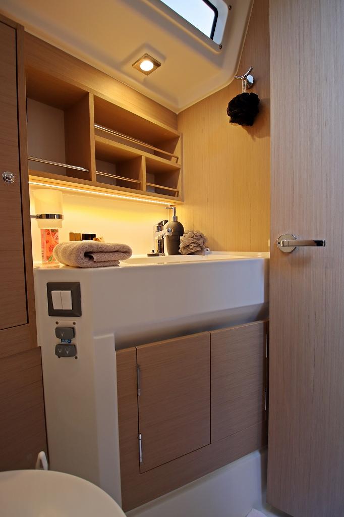 Oceanis 34.1, picture 9