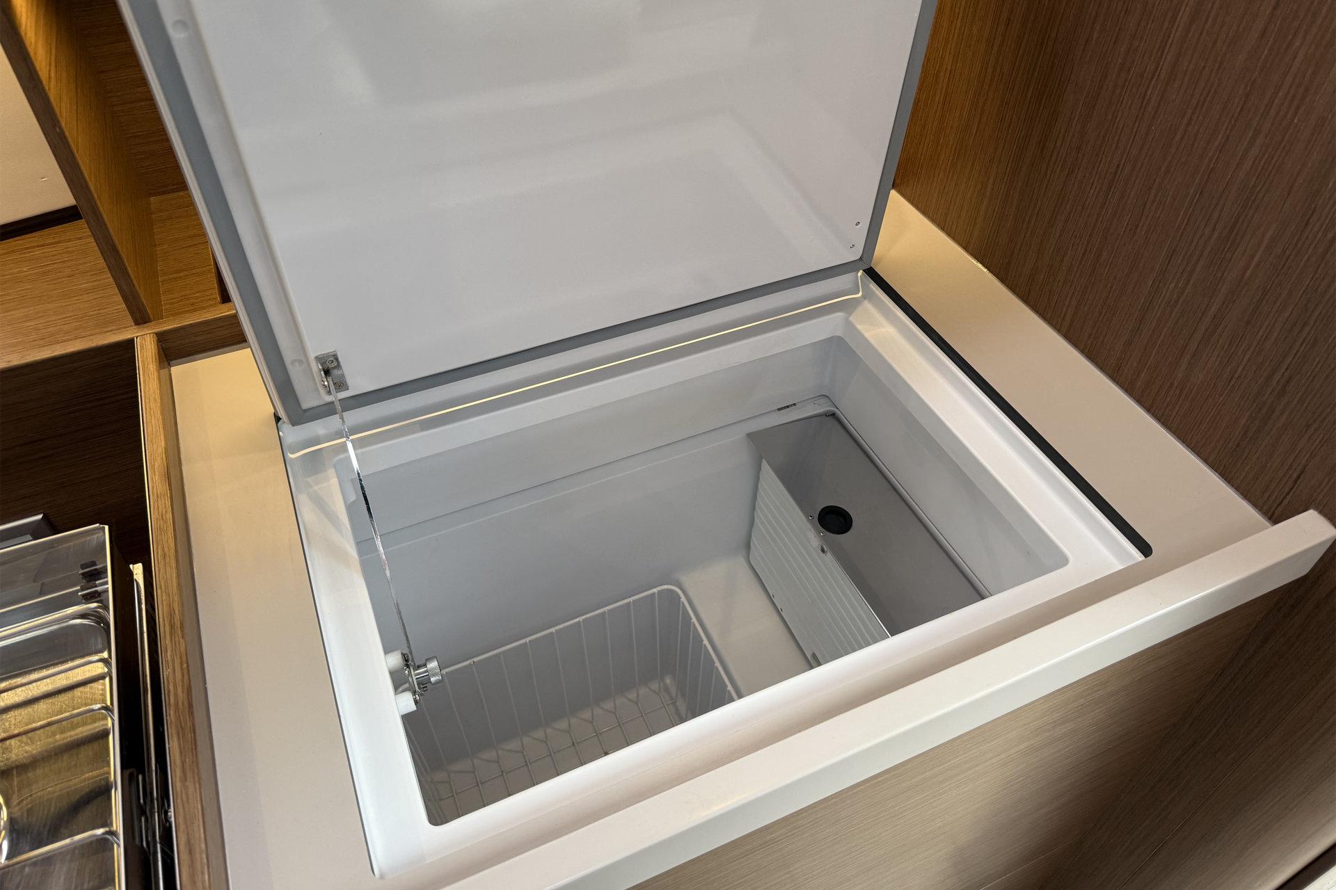 Oceanis 37.1, picture 16