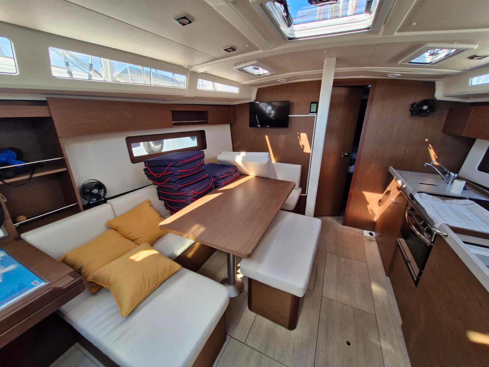 Oceanis 37.1, picture 17