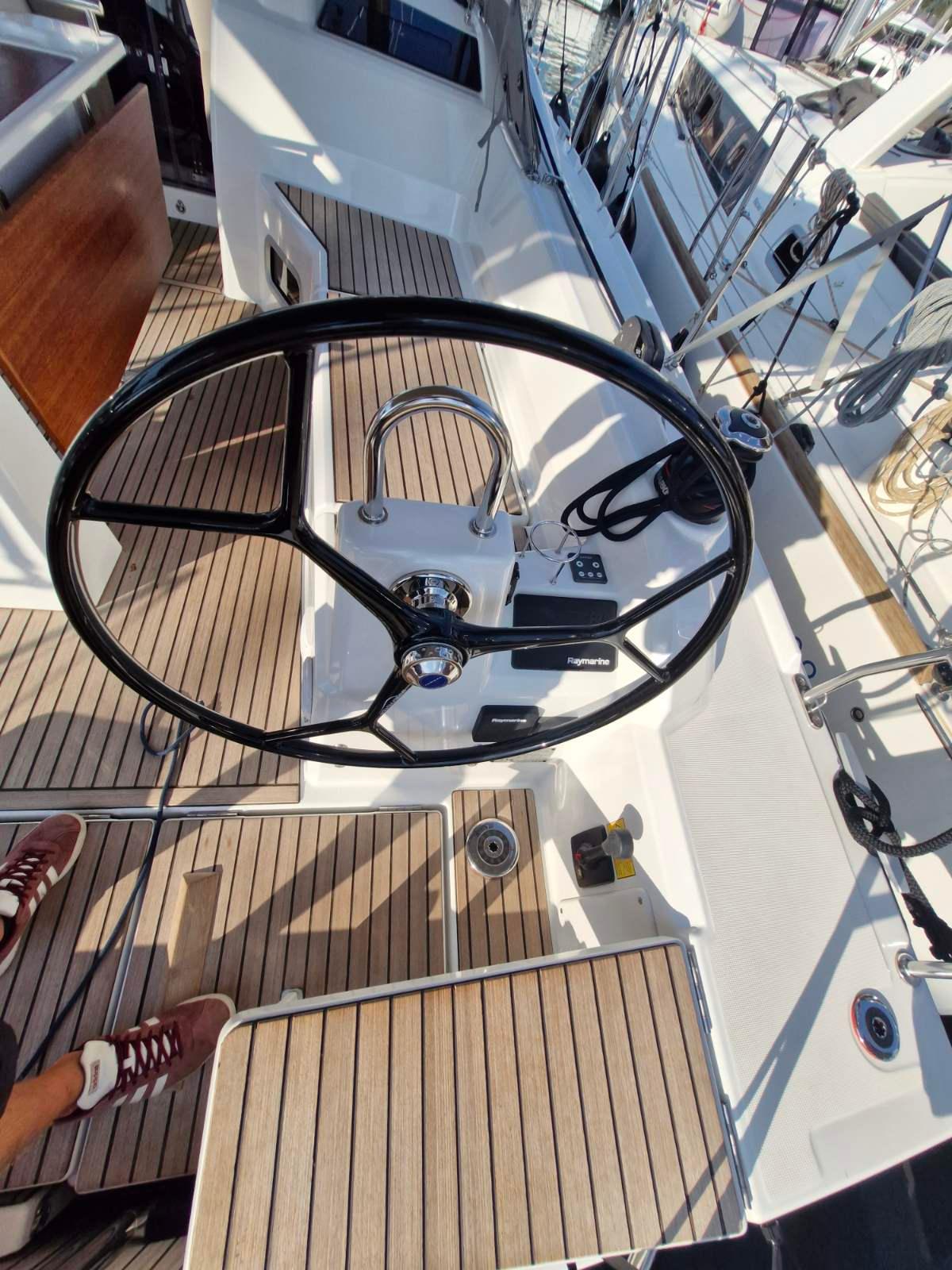 Oceanis 37.1, picture 4