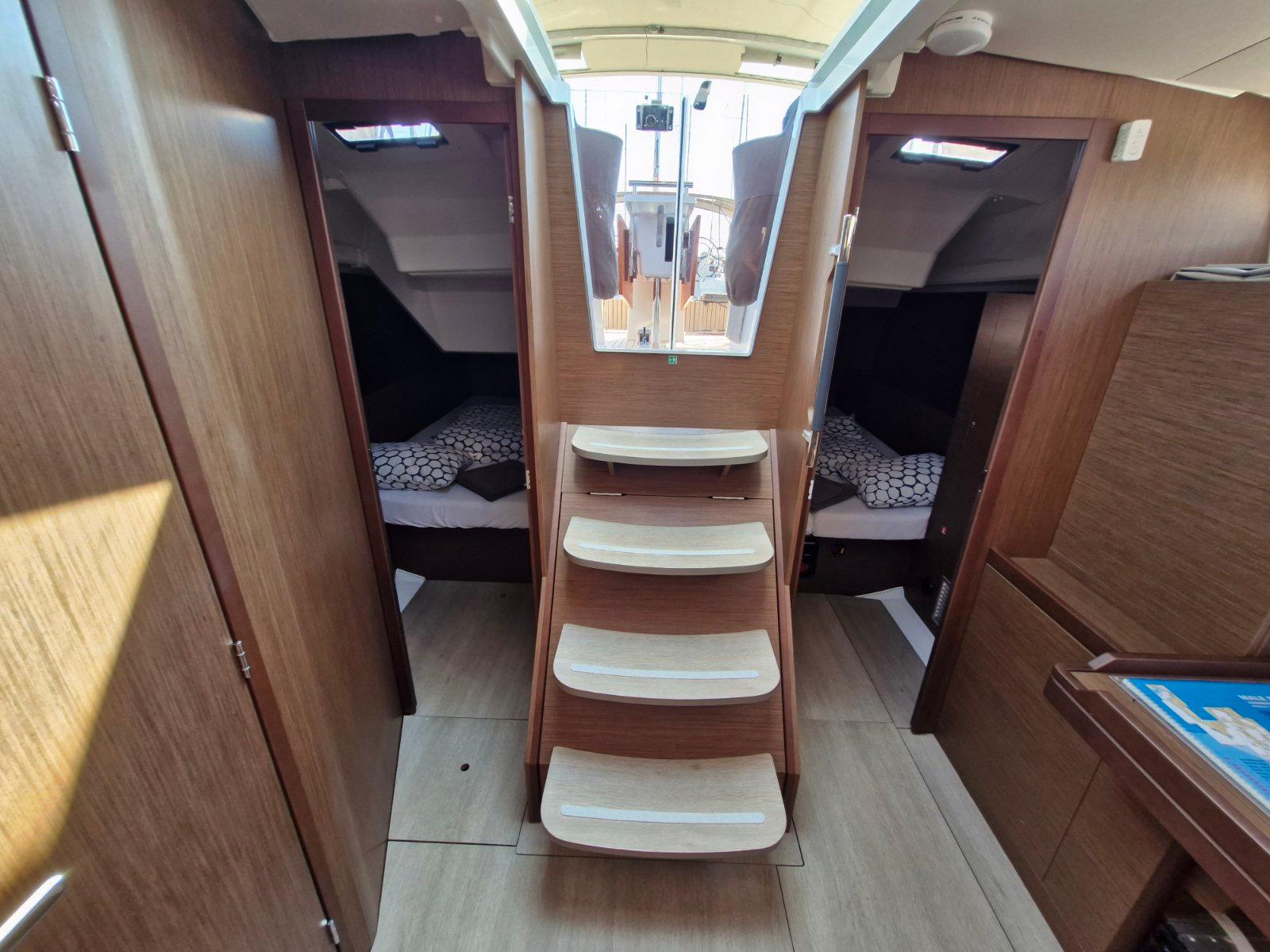 Oceanis 37.1, picture 18