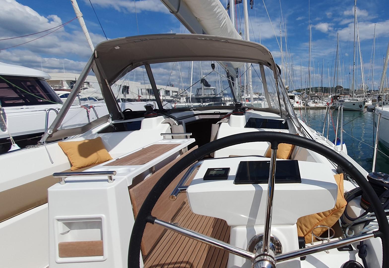 Oceanis 37.1, picture 8