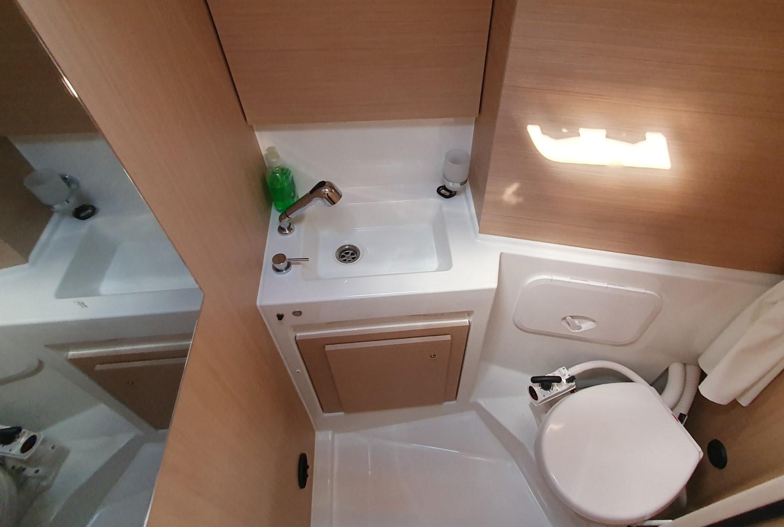 Oceanis 37.1, picture 20