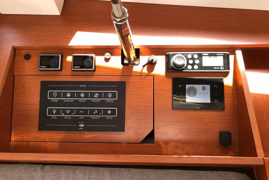 Oceanis 51.1, picture 14