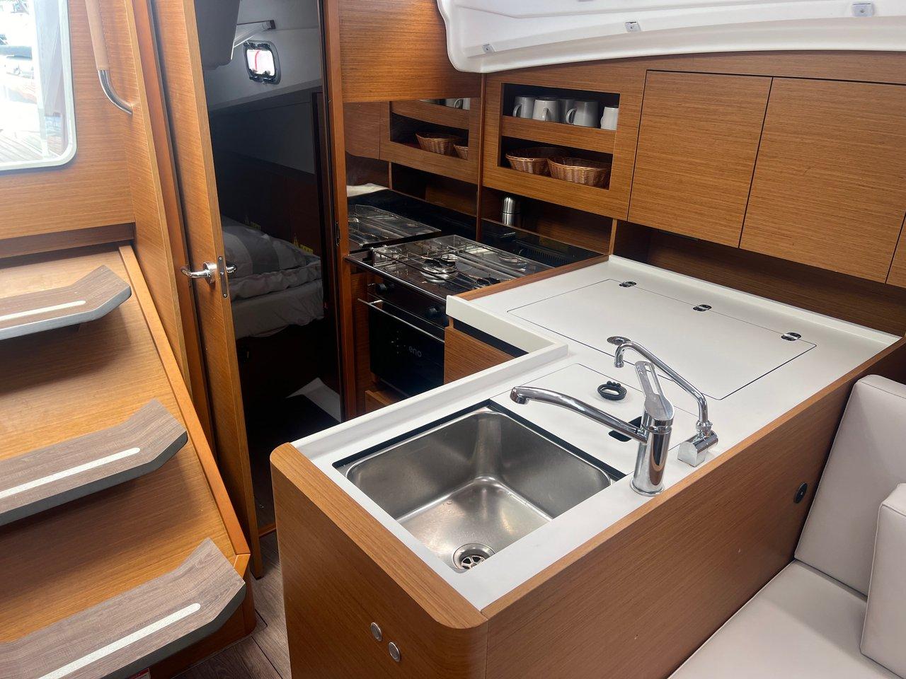 Sun Odyssey 380 - 3 cab., picture 6