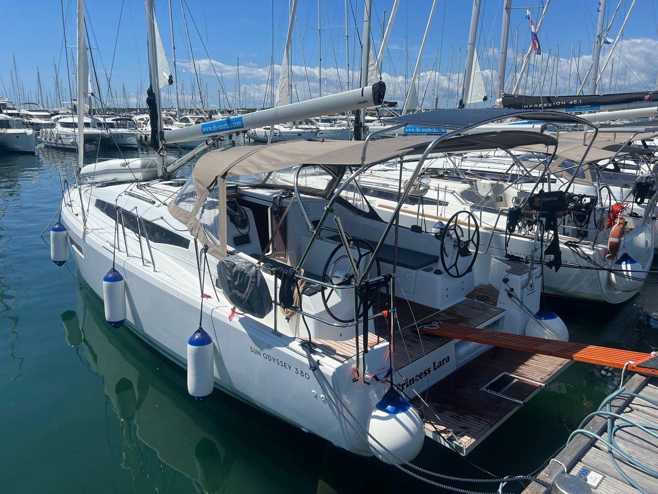Sun Odyssey 380 - 3 cab., picture 1