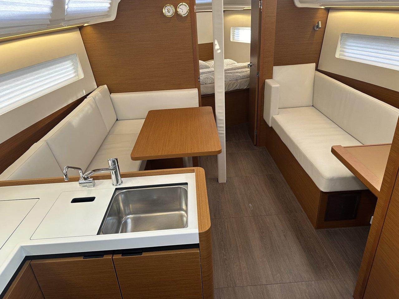 Sun Odyssey 380 - 3 cab., picture 7