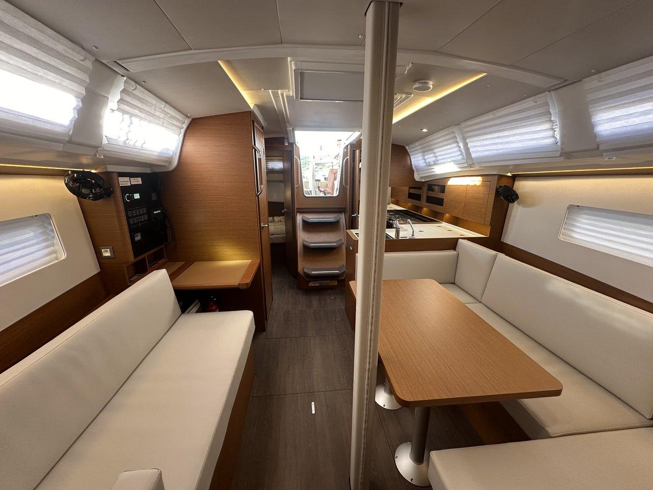 Sun Odyssey 380 - 3 cab., picture 6