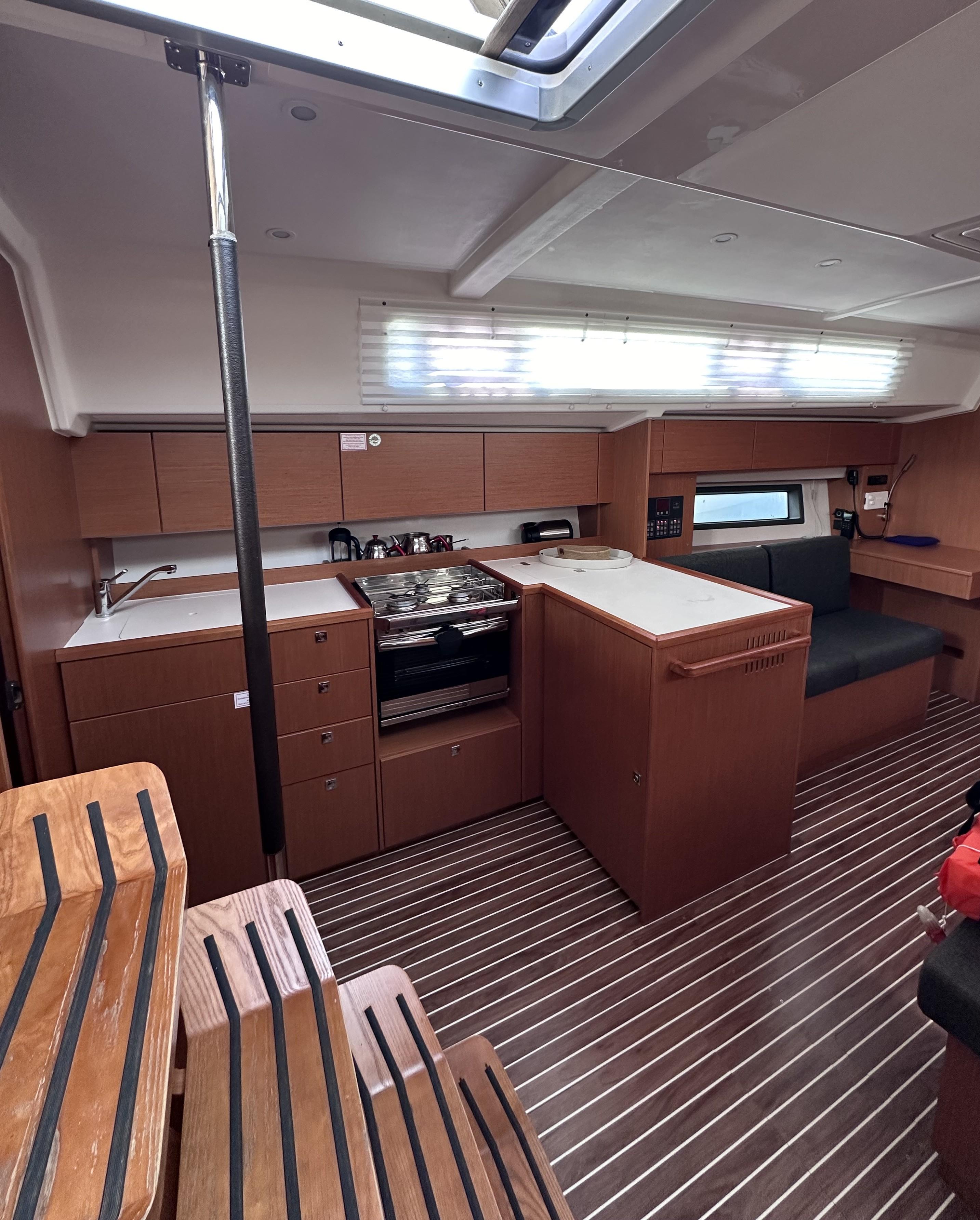 Bavaria C42, picture 5