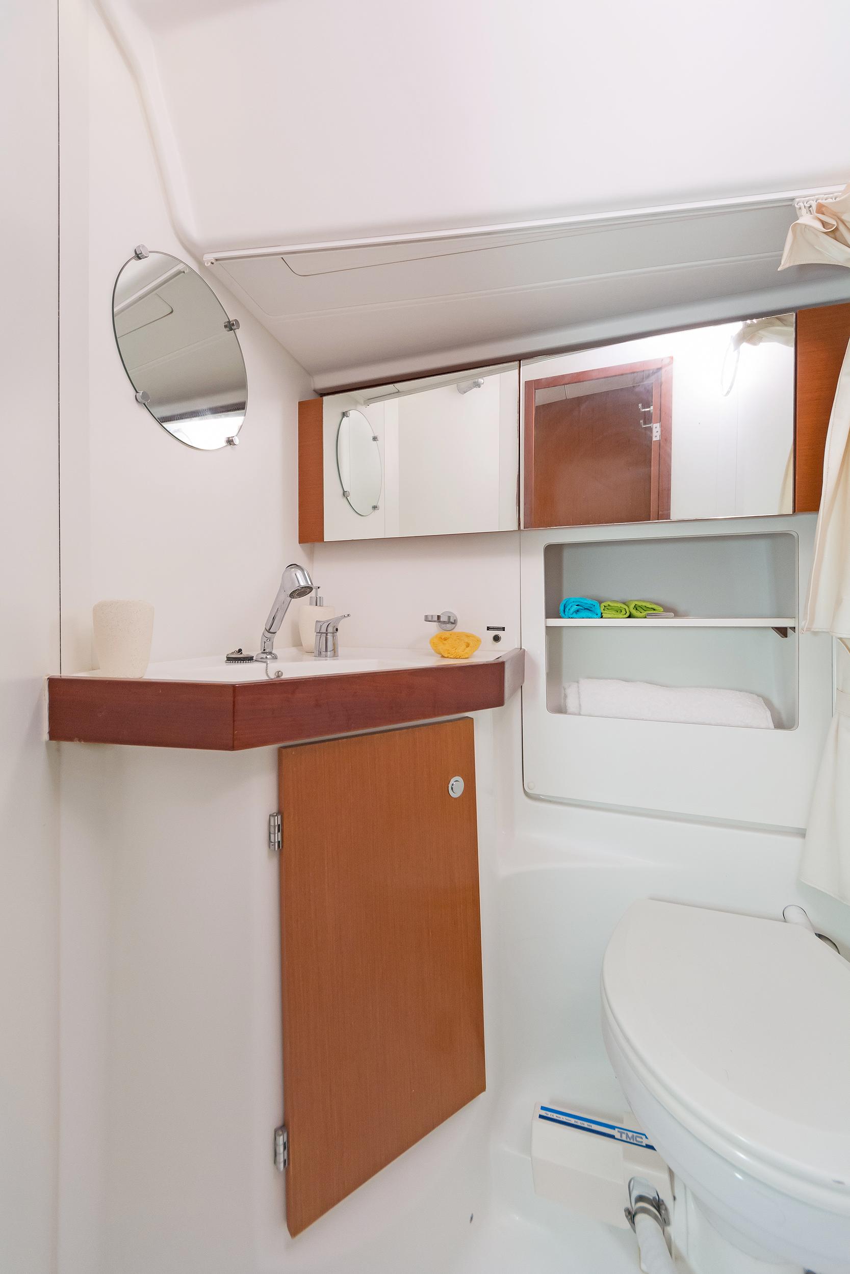 Oceanis 50 Family - 5 + 1 cab., picture 10