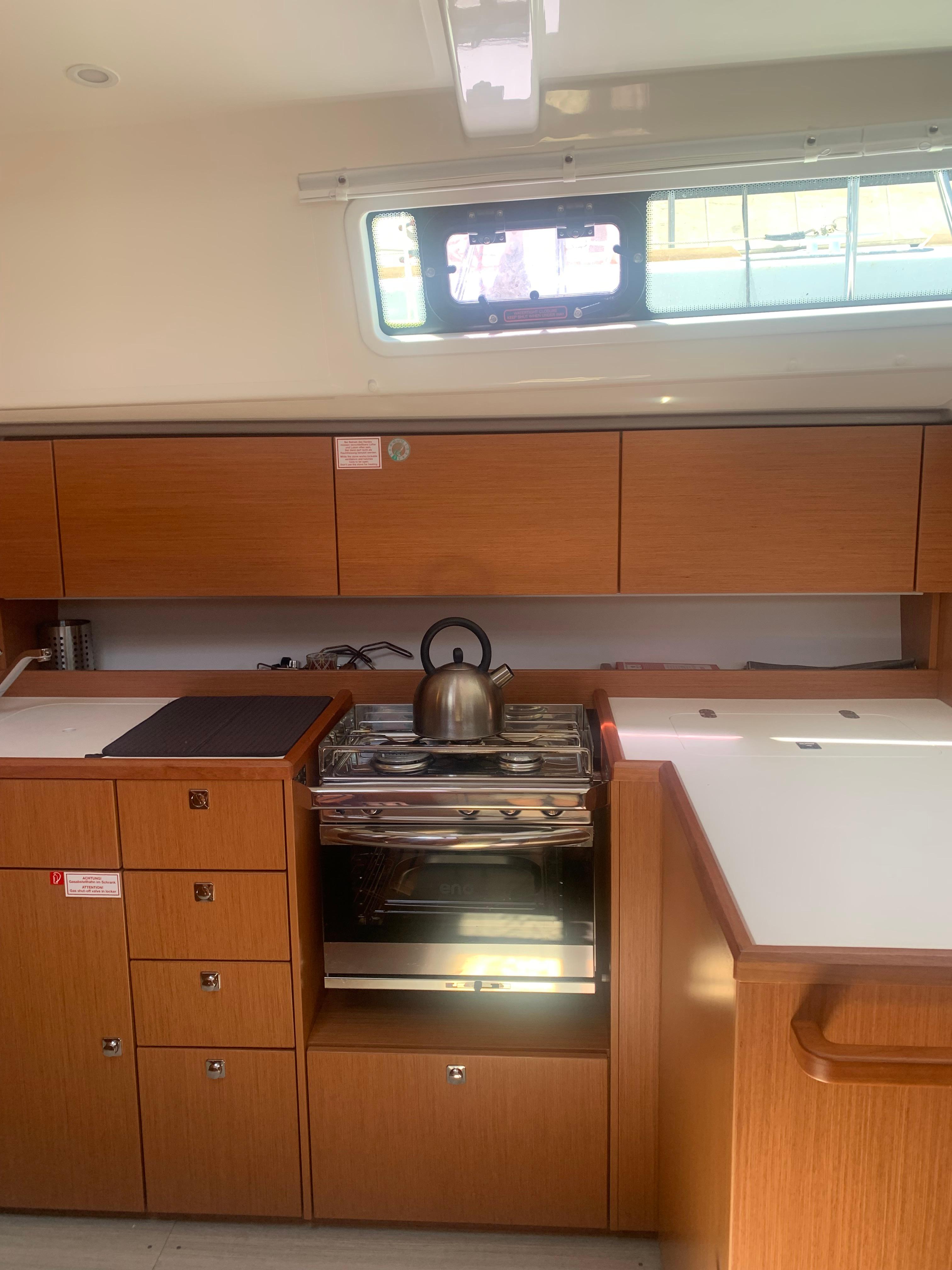 Bavaria C42, picture 8