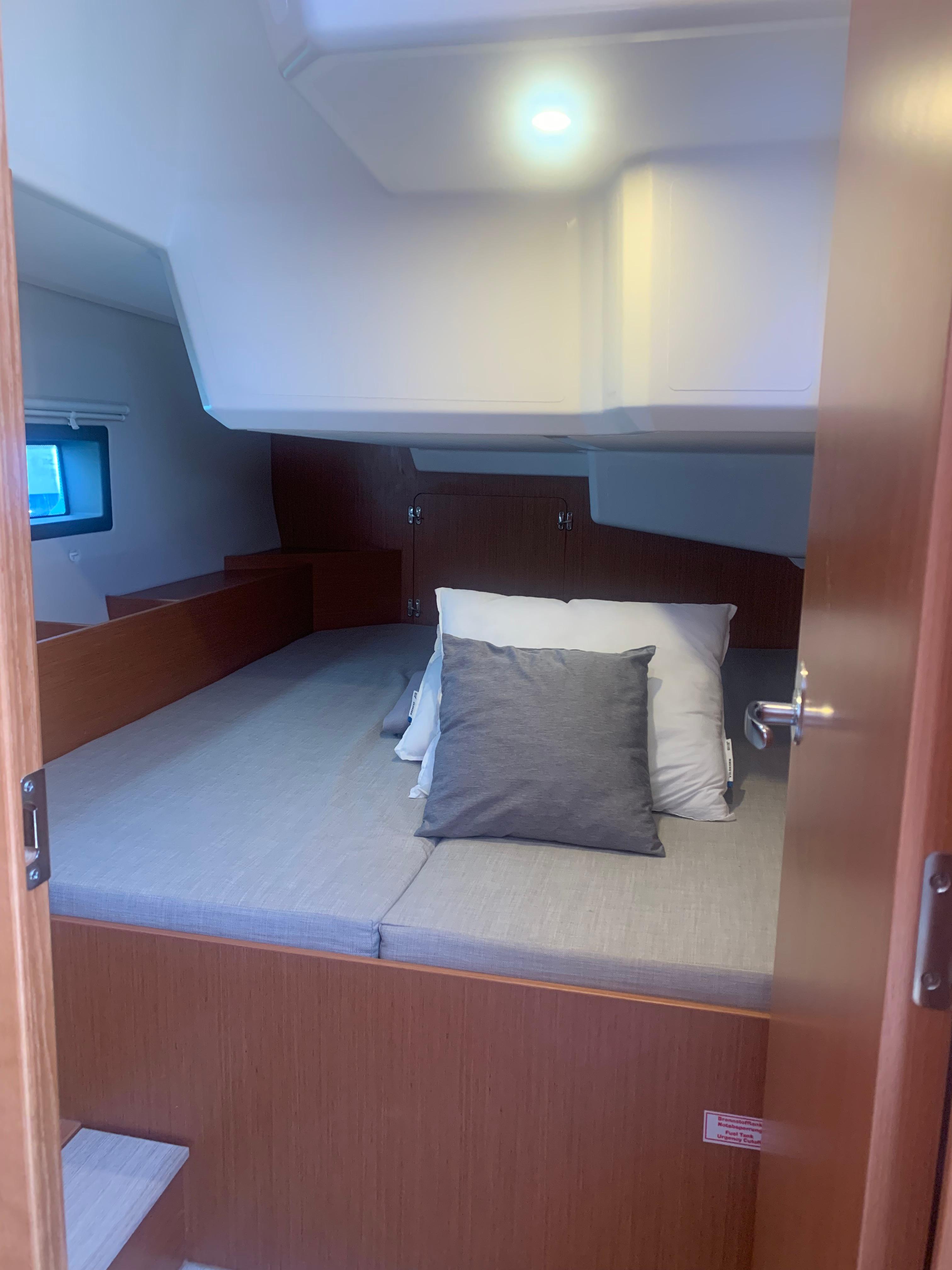 Bavaria C42, picture 13