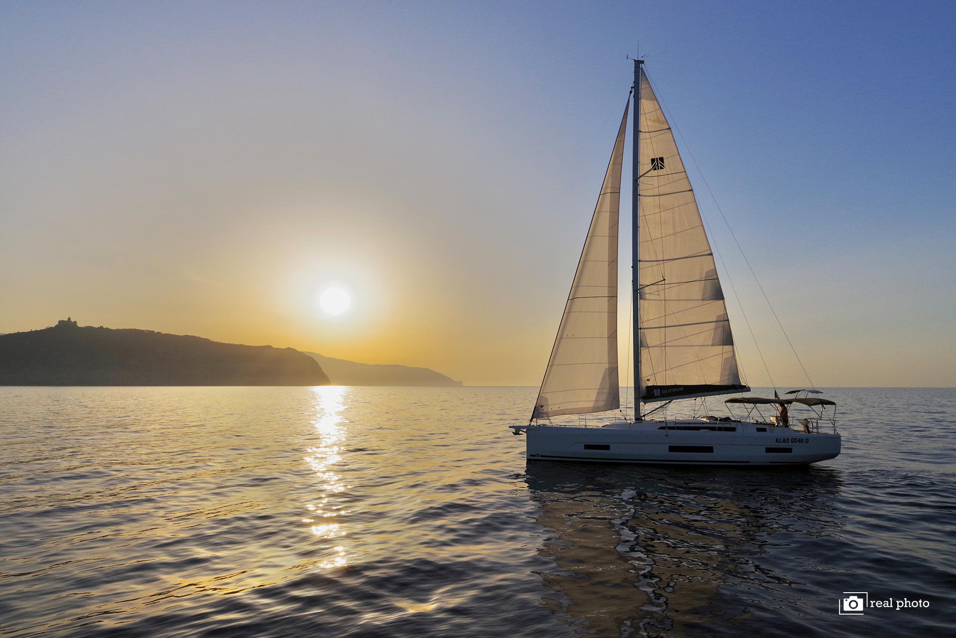 Dufour 470 - 5 + 1 cab., picture 3