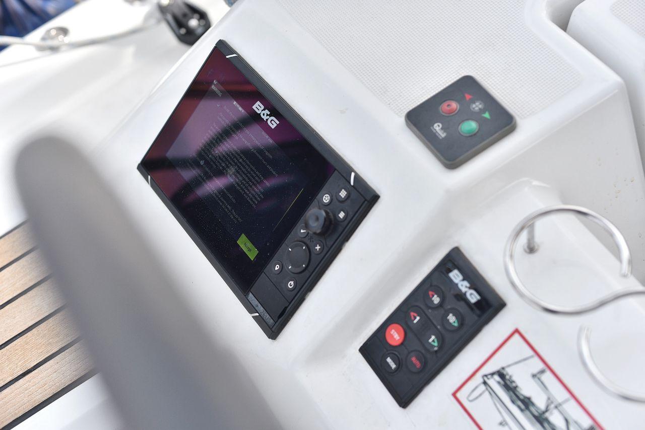 Oceanis 41.1, picture 11