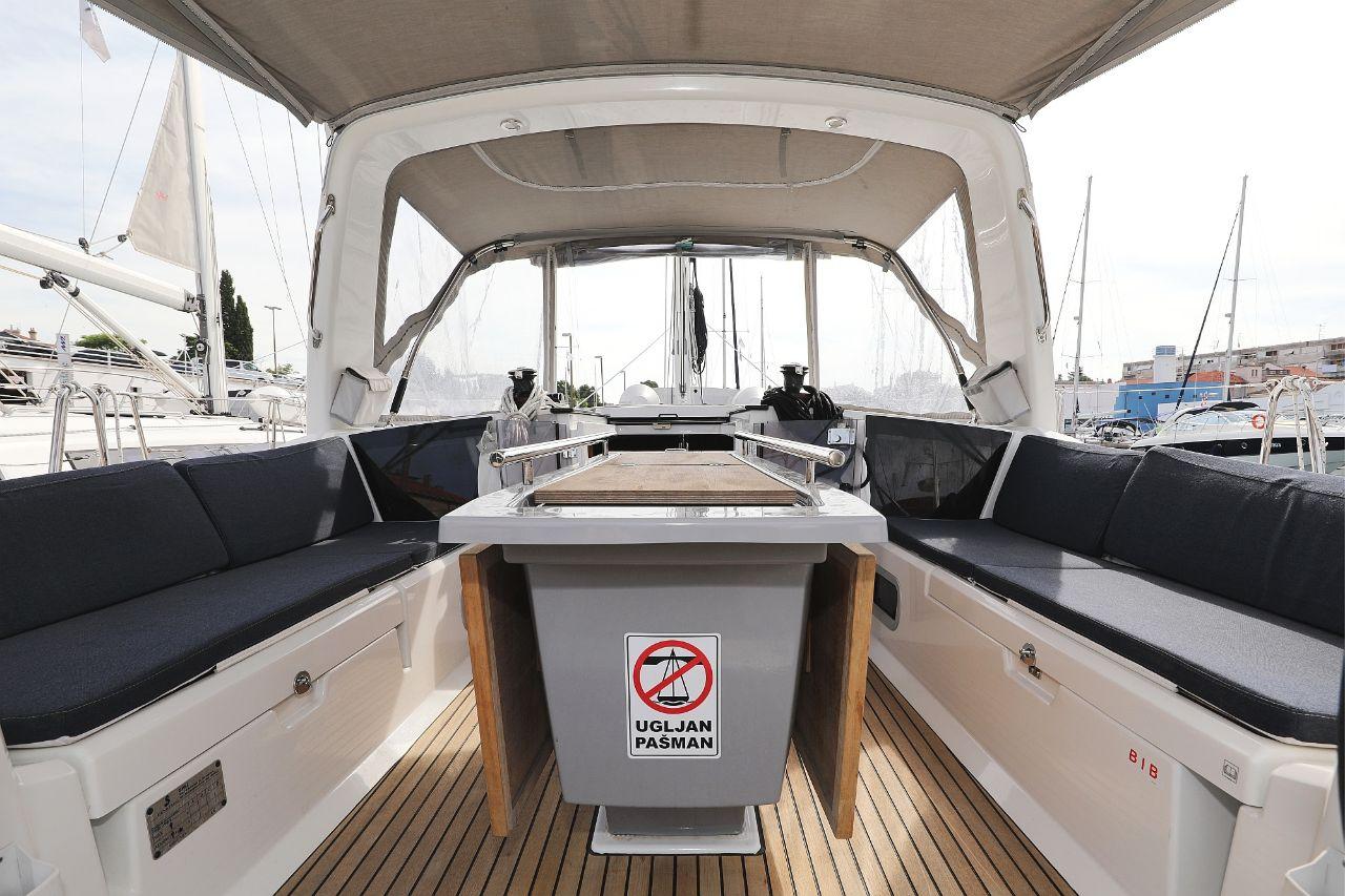 Oceanis 41.1, picture 9