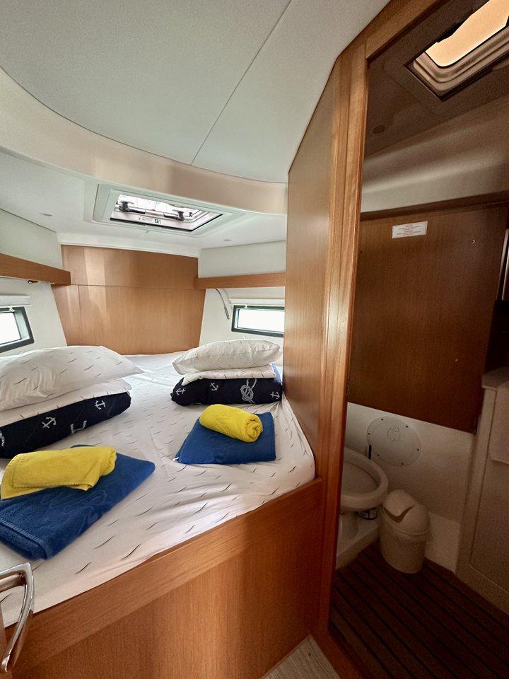 Bavaria C38, picture 10