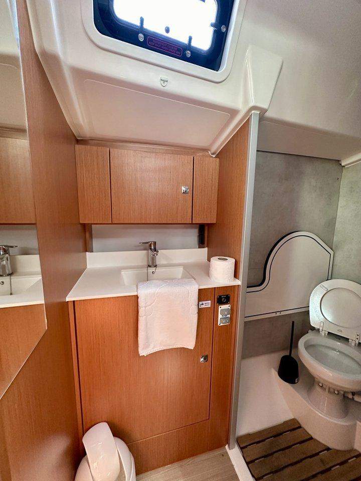 Bavaria C38, picture 12