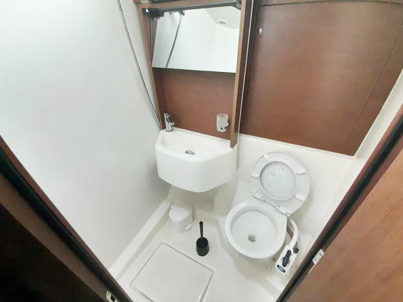 Oceanis 51.1 - 4 + 1 cab., picture 10