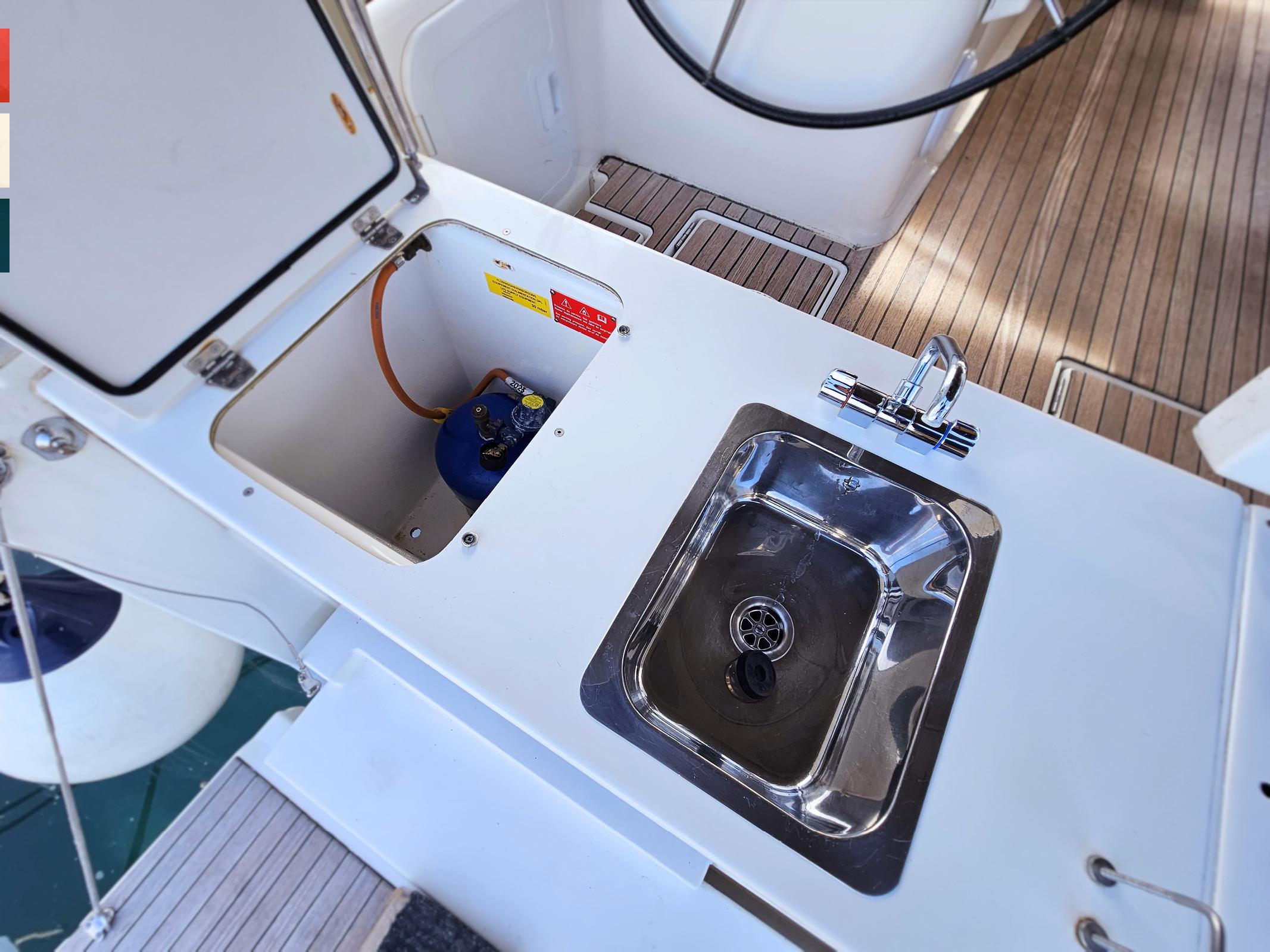 Dufour 520 GL, picture 14