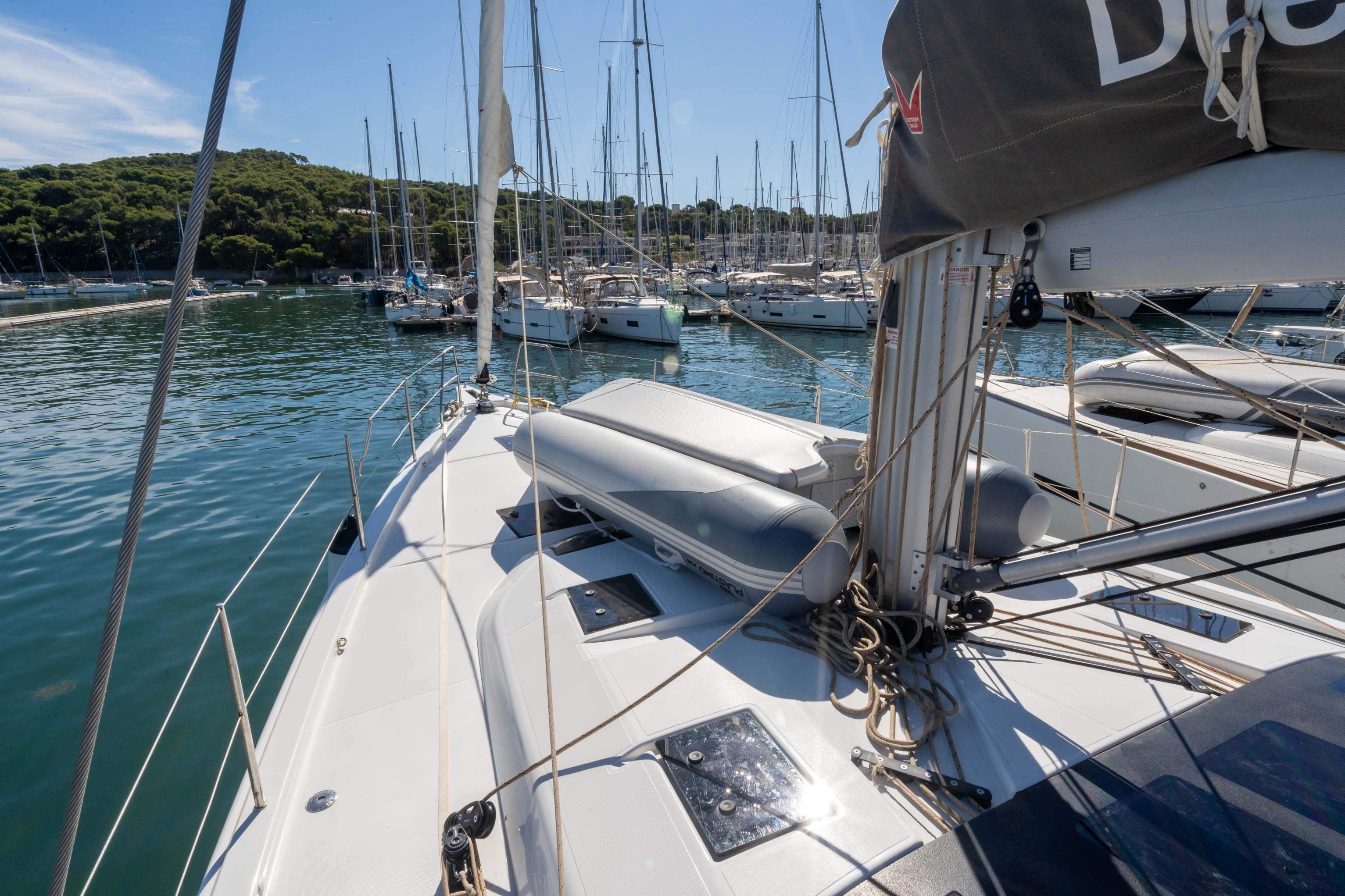 Dufour 530 Smart Electric - 5 + 1 cab., picture 9