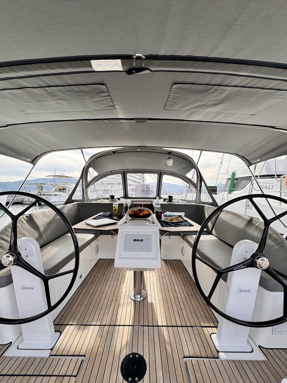 Bavaria C42, picture 4