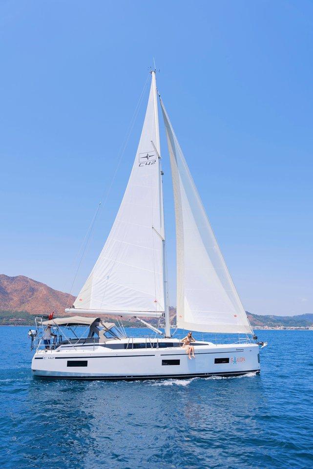 Bavaria C42, picture 3