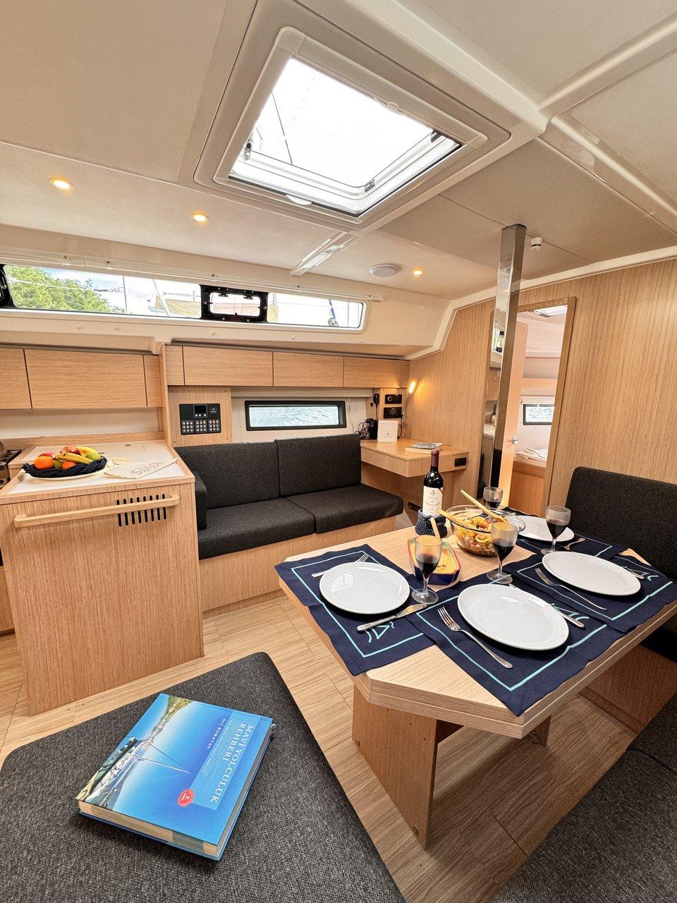 Bavaria C42, picture 9