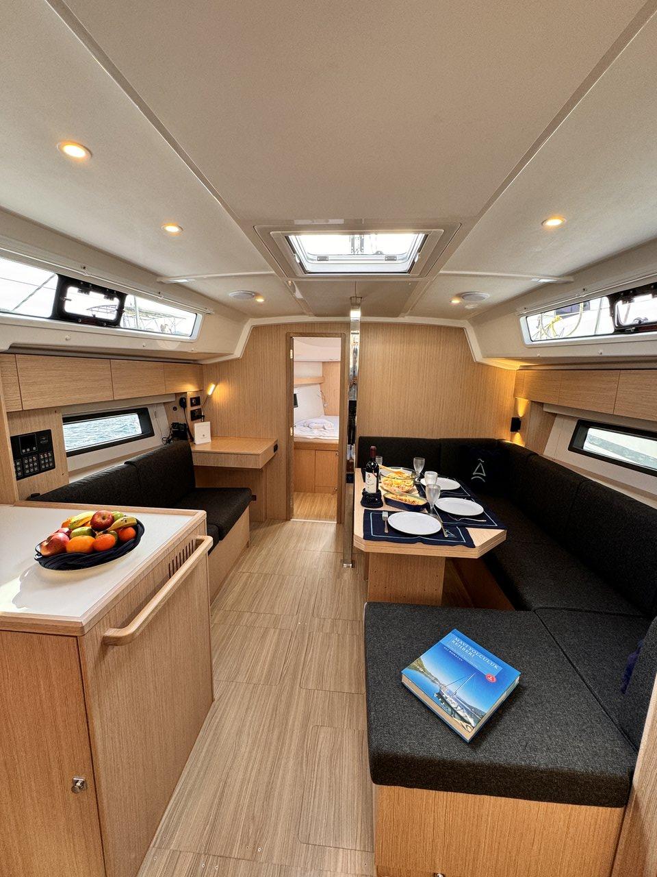 Bavaria C42, picture 6