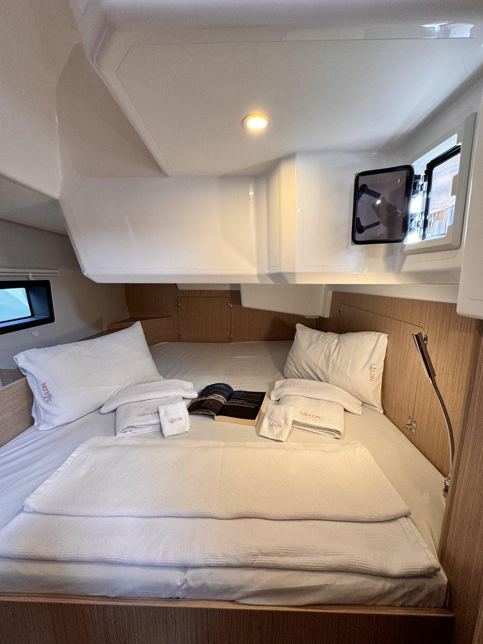 Bavaria C42, picture 10