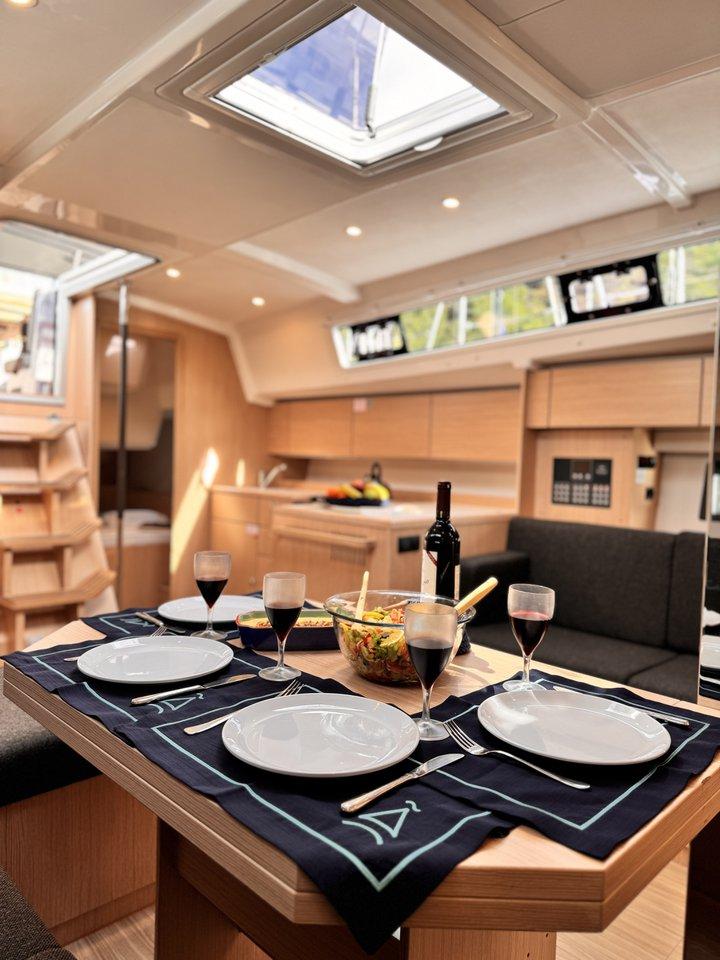 Bavaria C42, picture 8