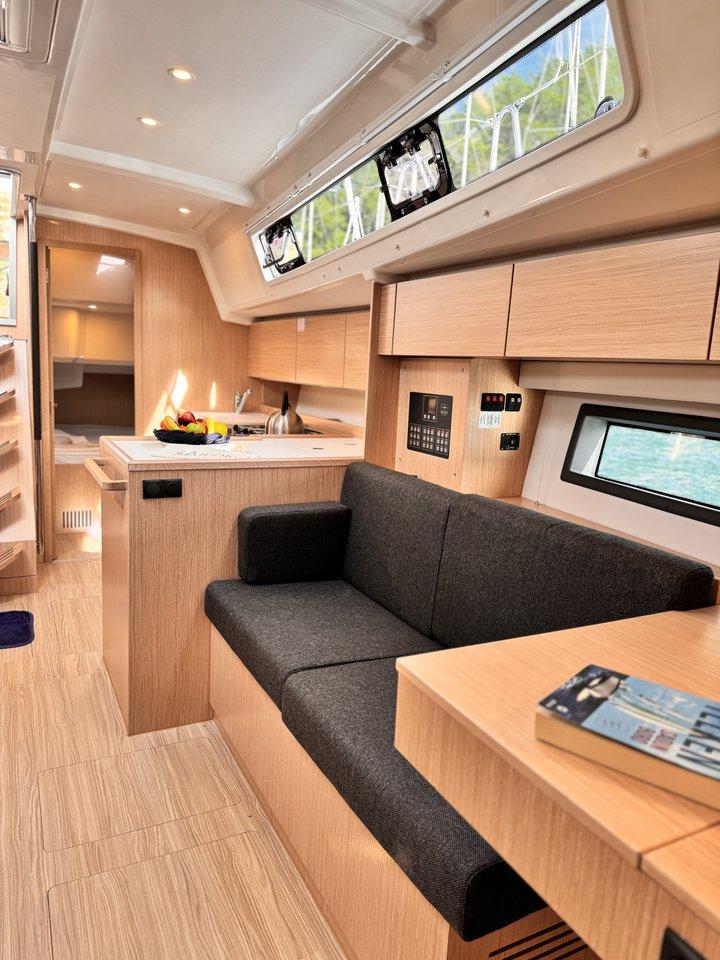 Bavaria C42, picture 7