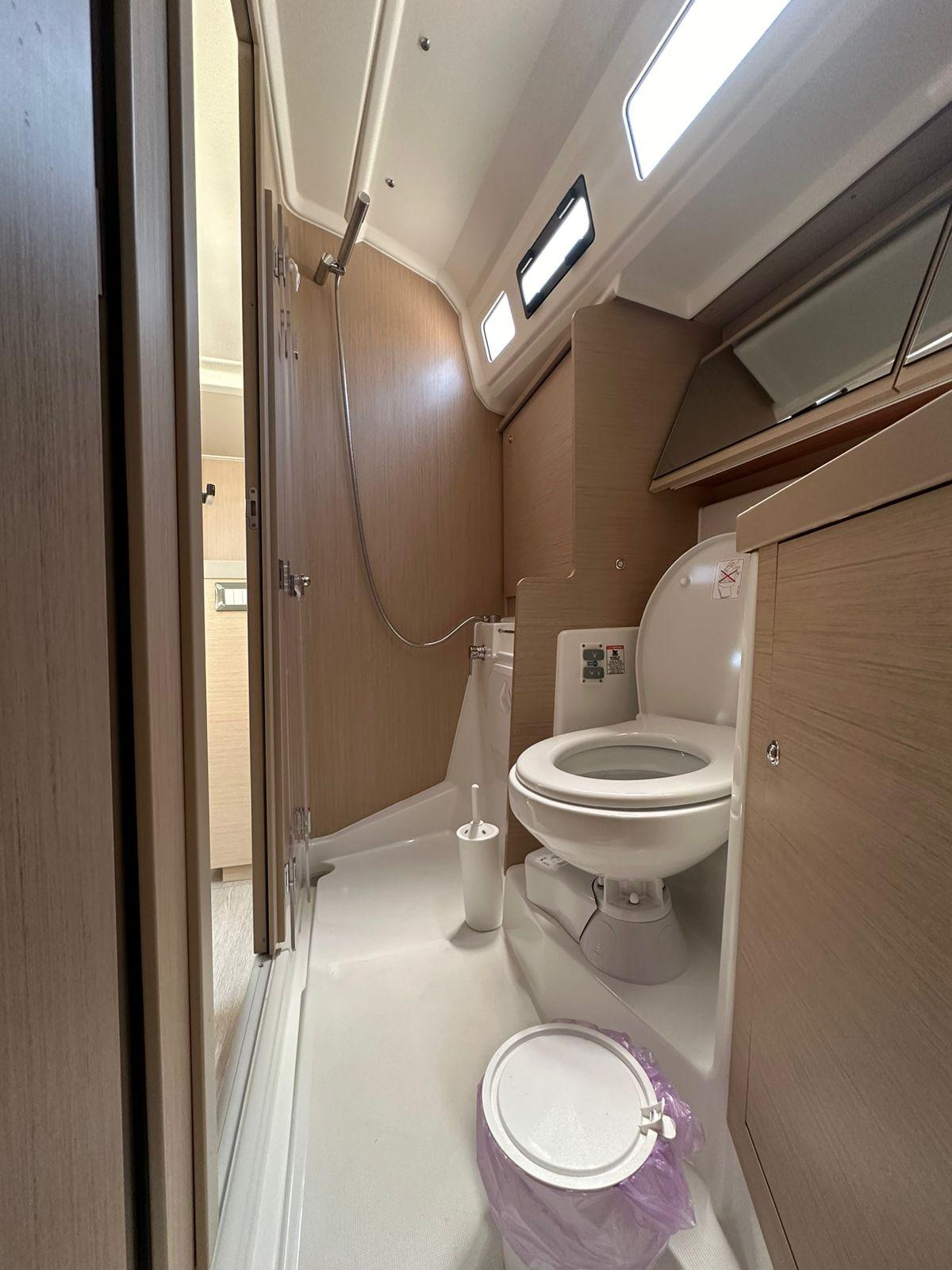 Oceanis 40.1, picture 12