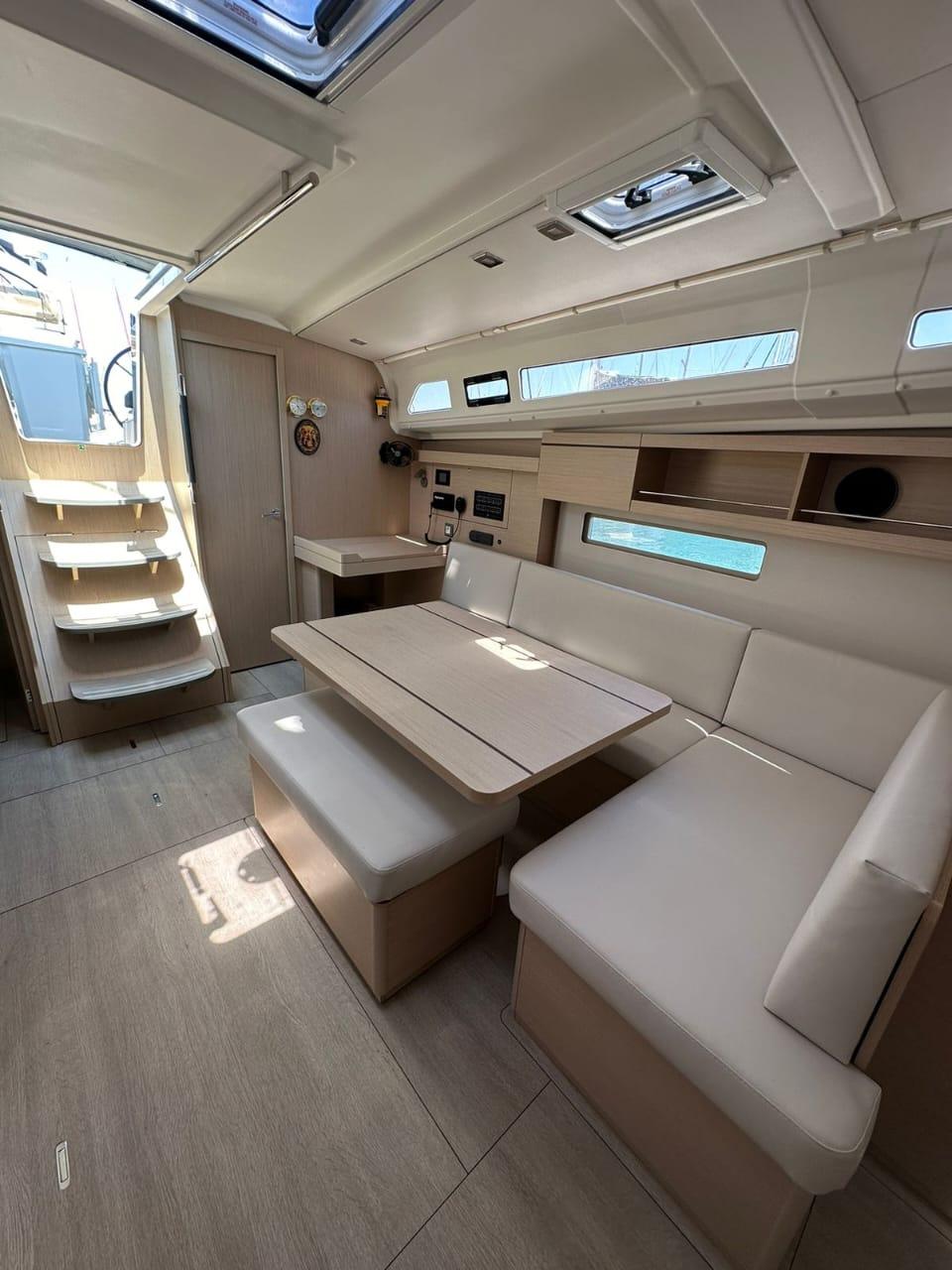 Oceanis 40.1, picture 9