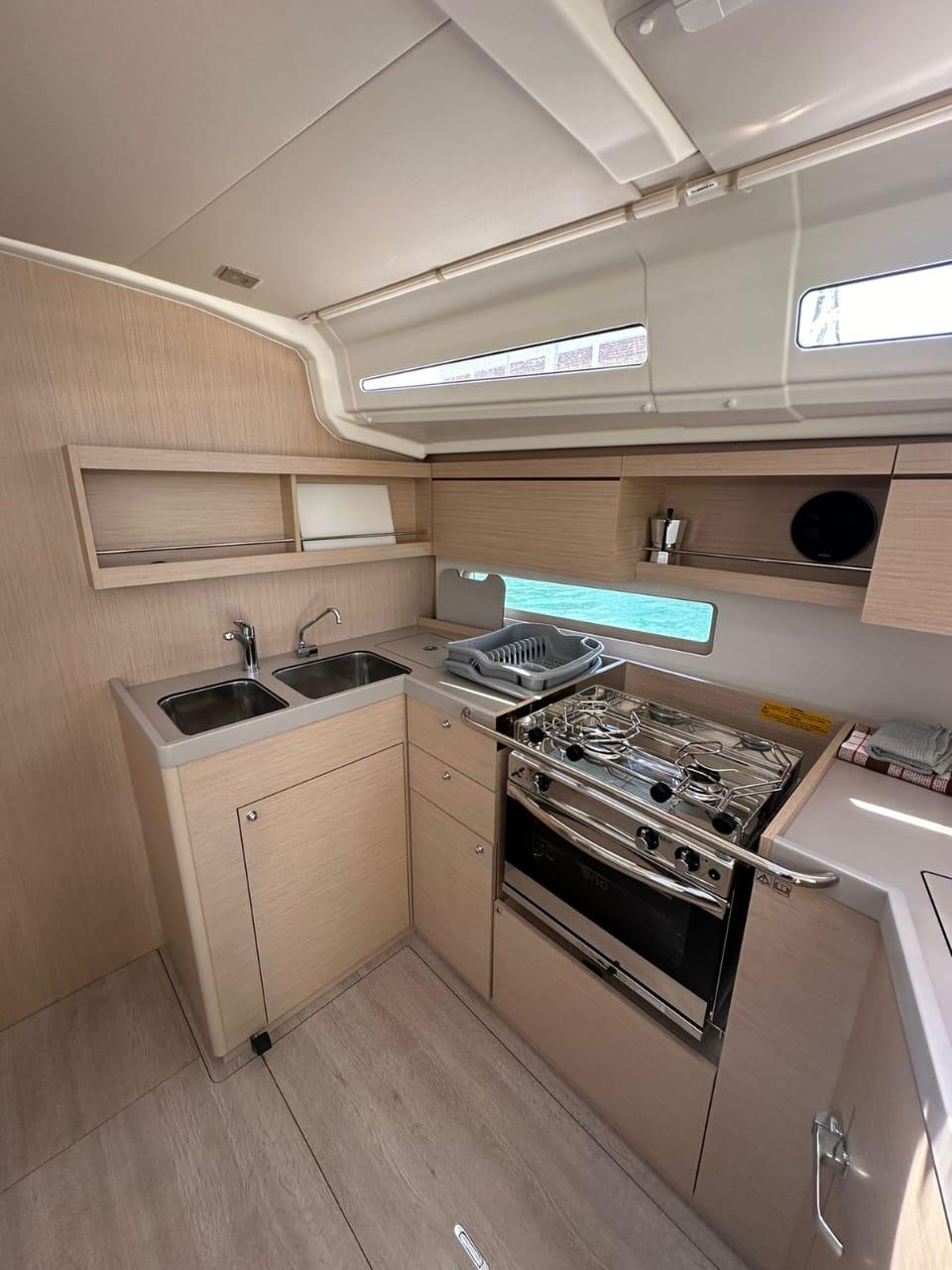 Oceanis 40.1, picture 10