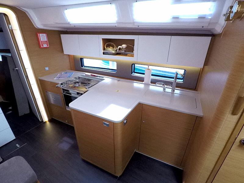 Dufour 41 - 3 cab., picture 12