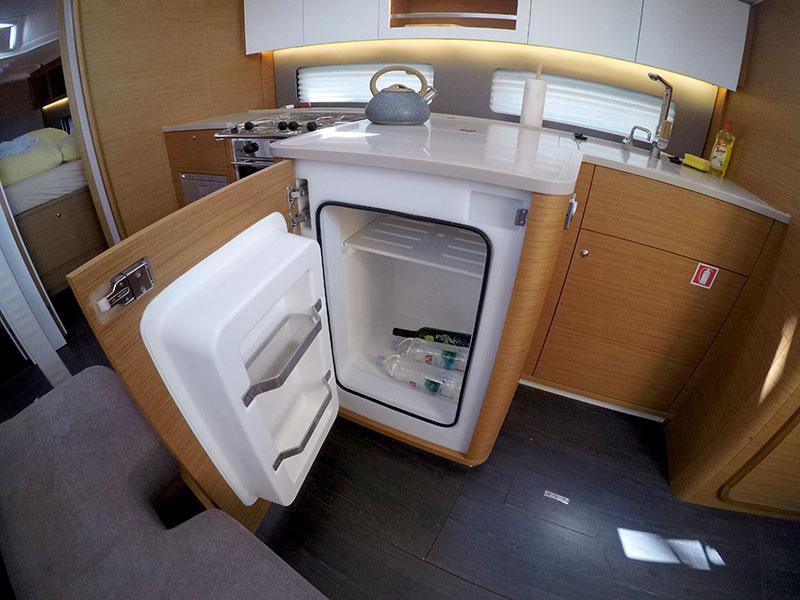 Dufour 41 - 4 cab., picture 11