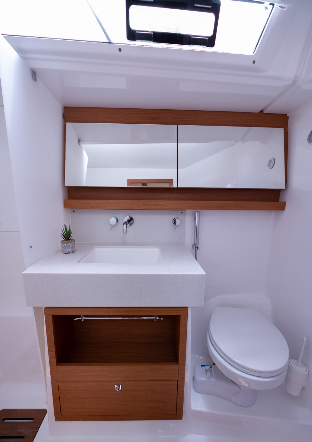 Dufour 470 - 5 cab., picture 10