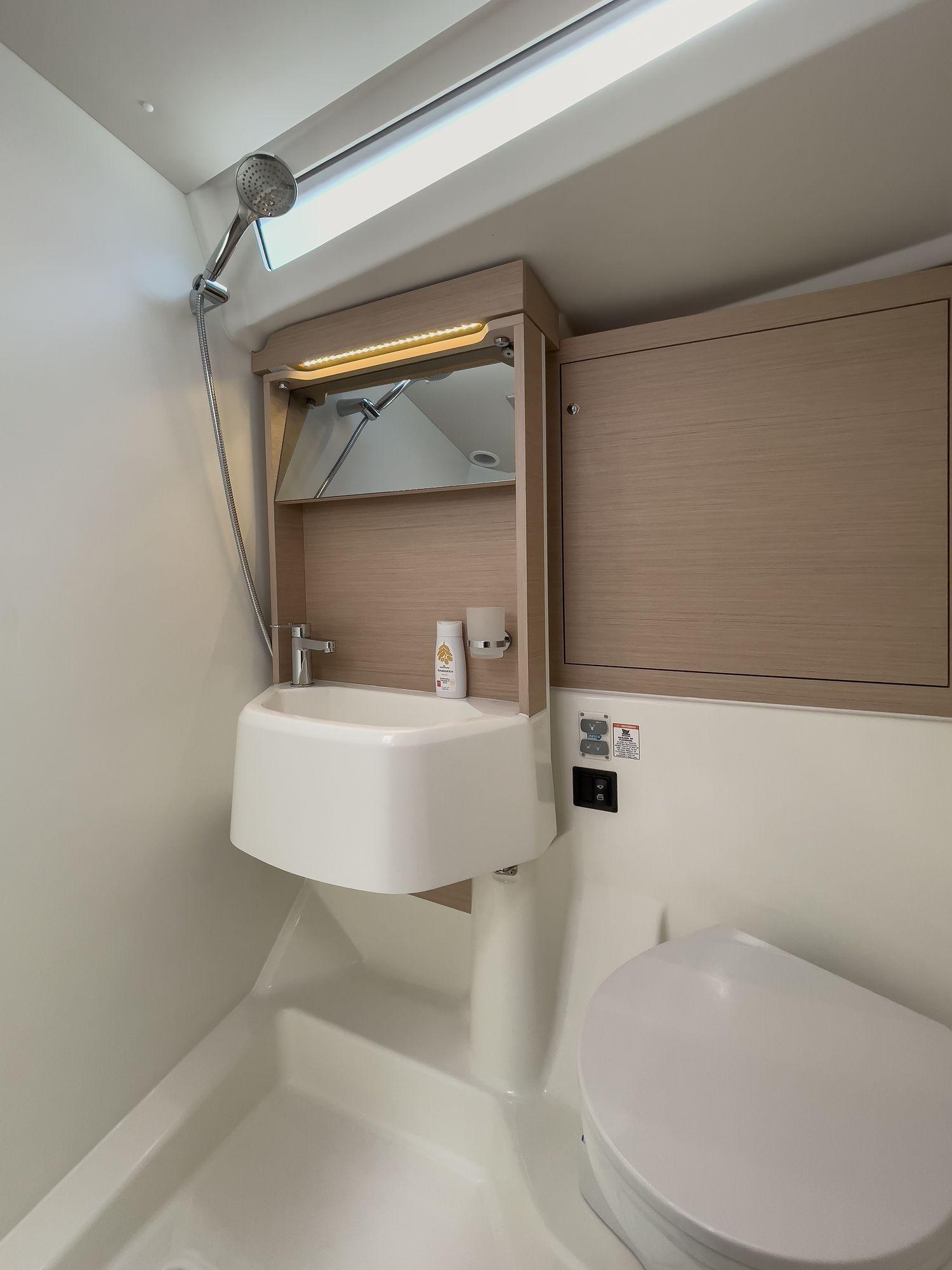 Oceanis 51.1 - 5 + 1 cab., picture 6