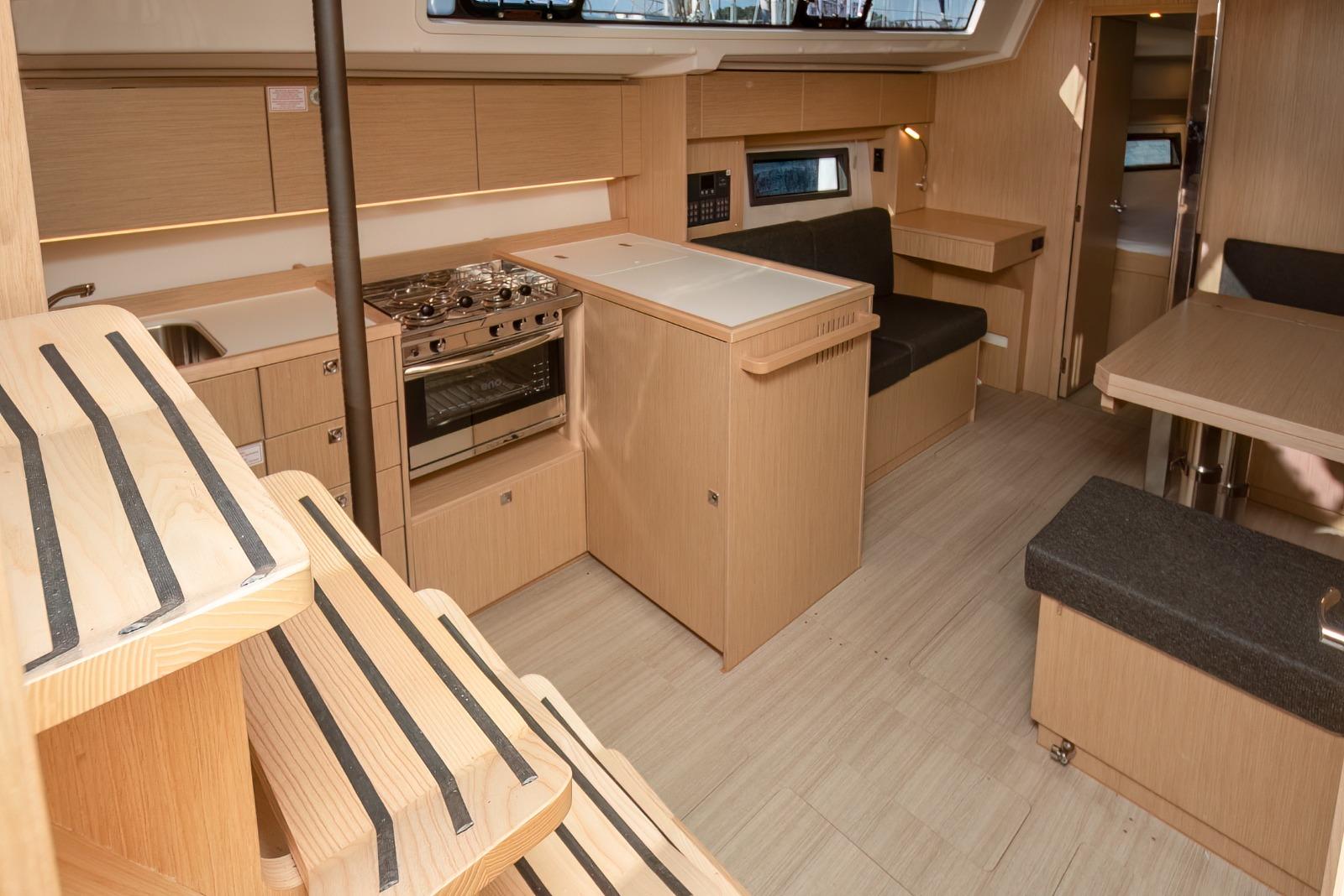 Bavaria C38, picture 14