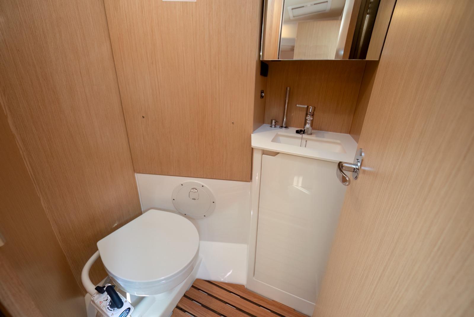 Bavaria C38, picture 26