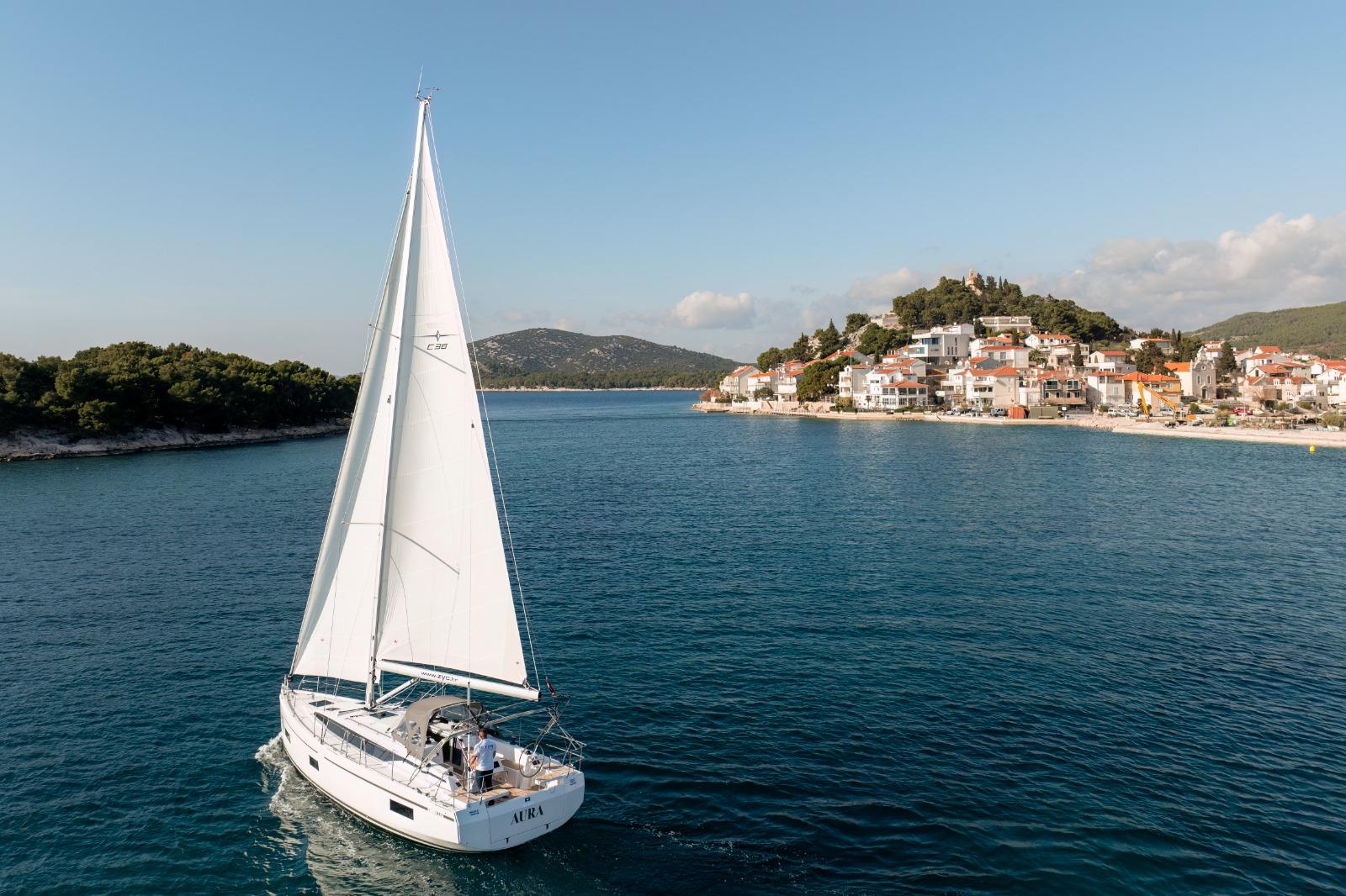 Bavaria C38, picture 4