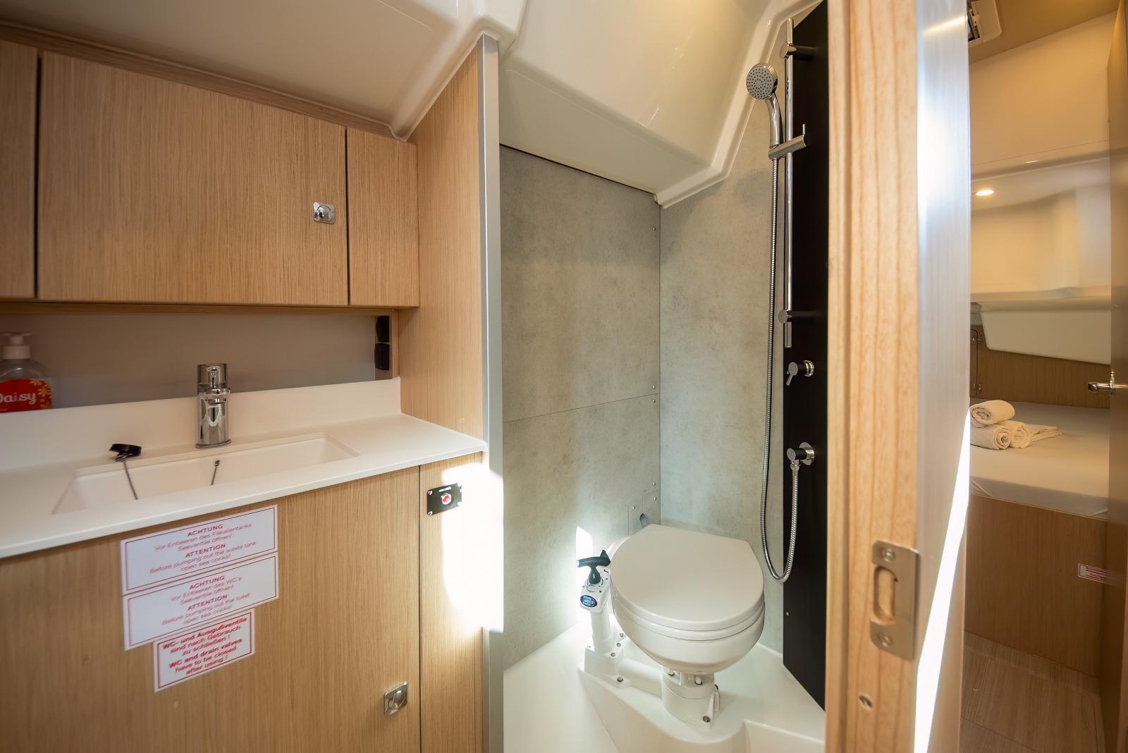 Bavaria C38, picture 25