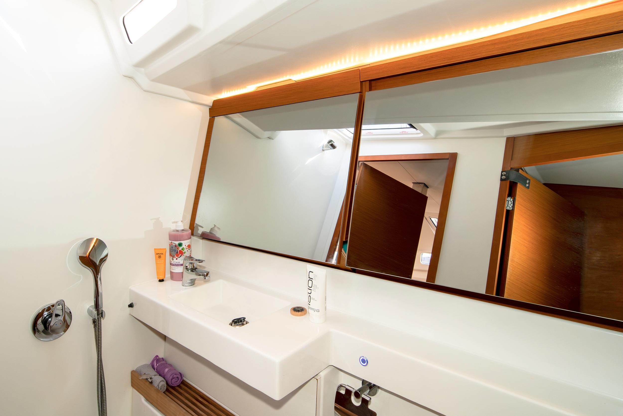 Sun Odyssey 440 - 4 cab., picture 21