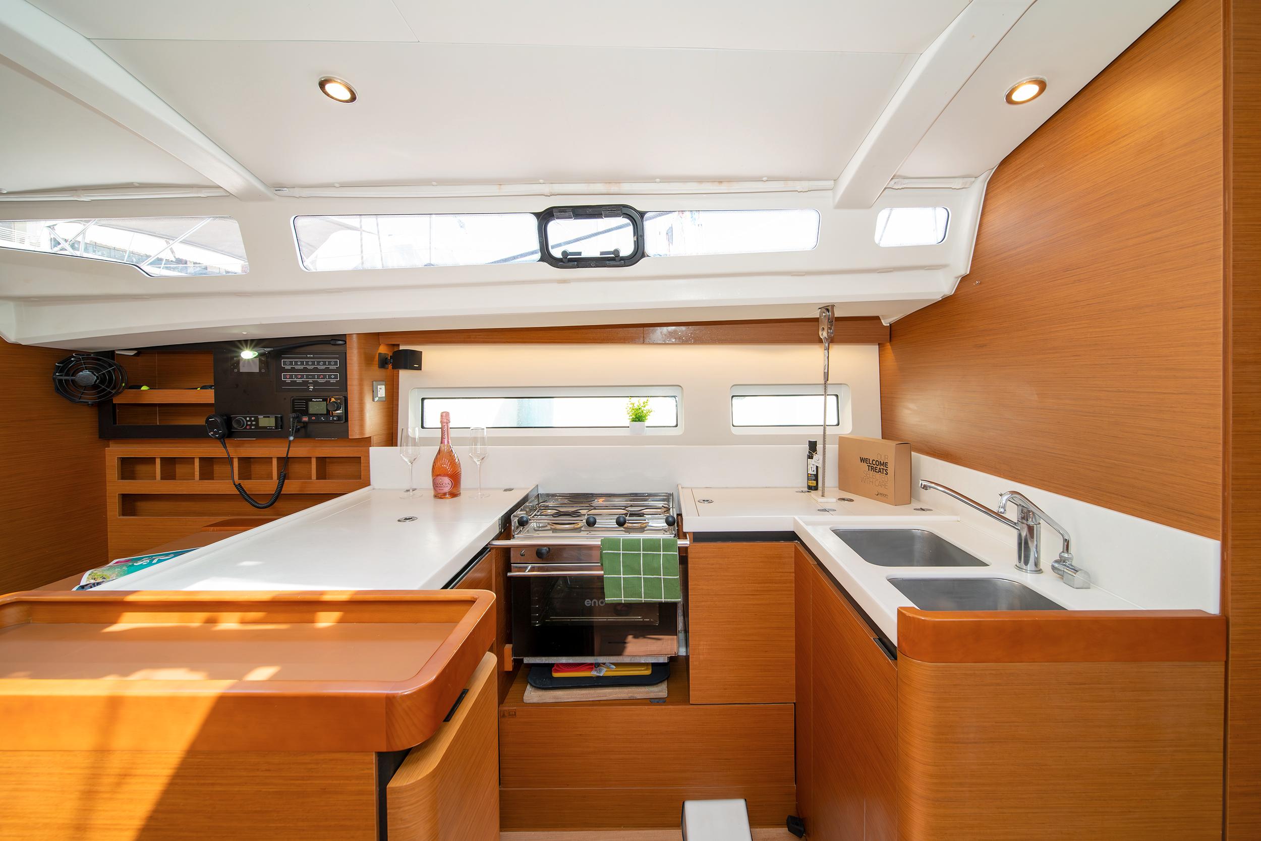 Sun Odyssey 440 - 4 cab., picture 11