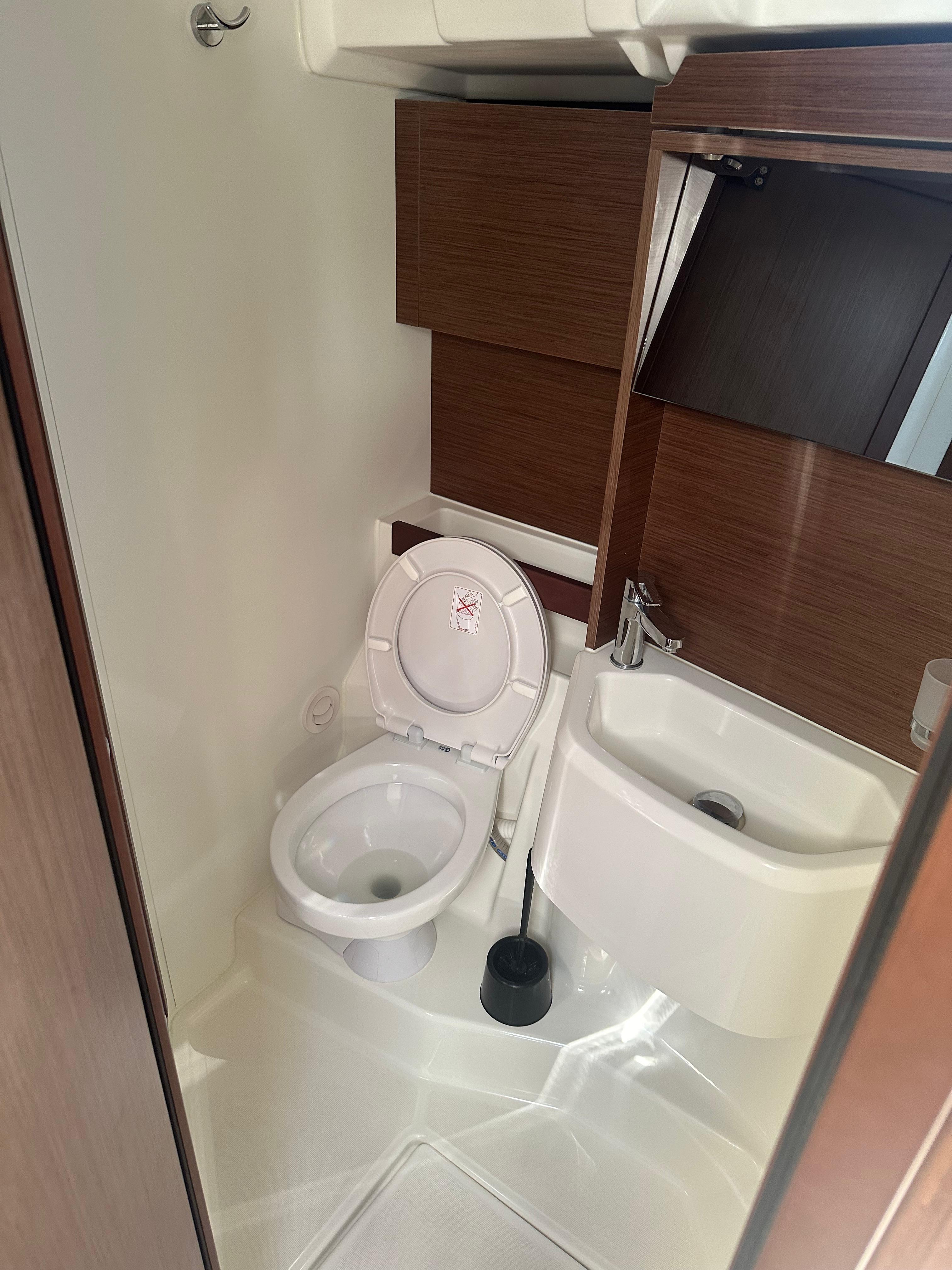 Oceanis 51.1, picture 31