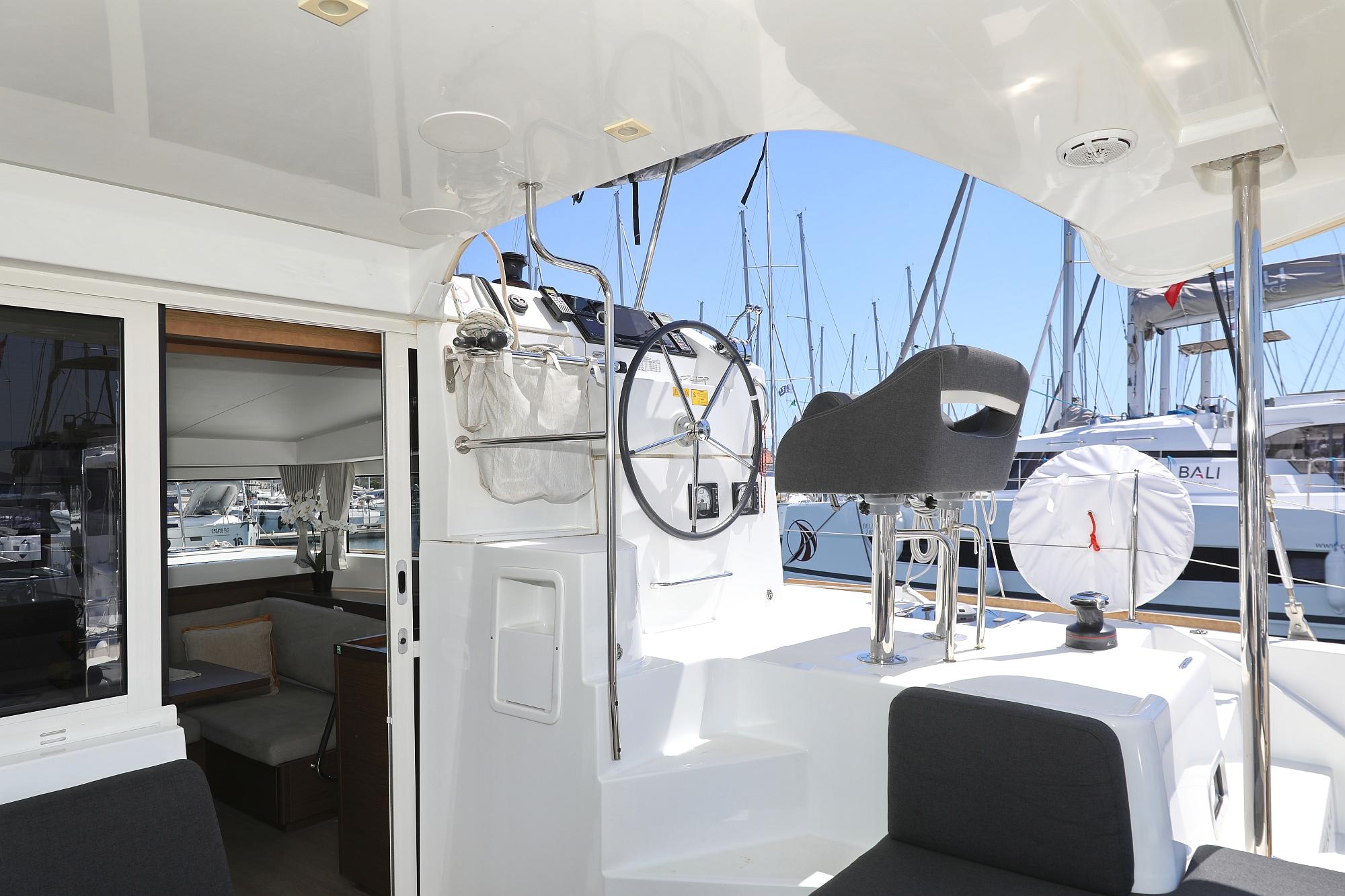 Lagoon 40 - 4 + 2 cab, picture 7