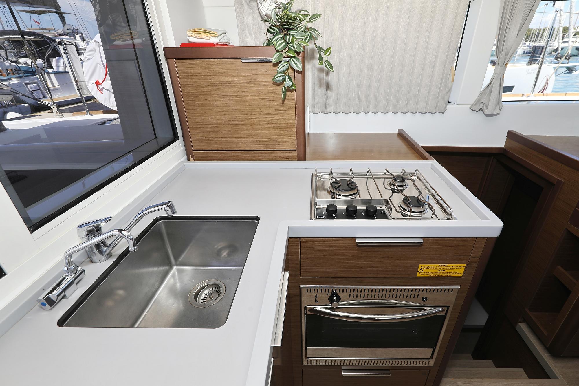 Lagoon 40 - 4 + 2 cab, picture 17