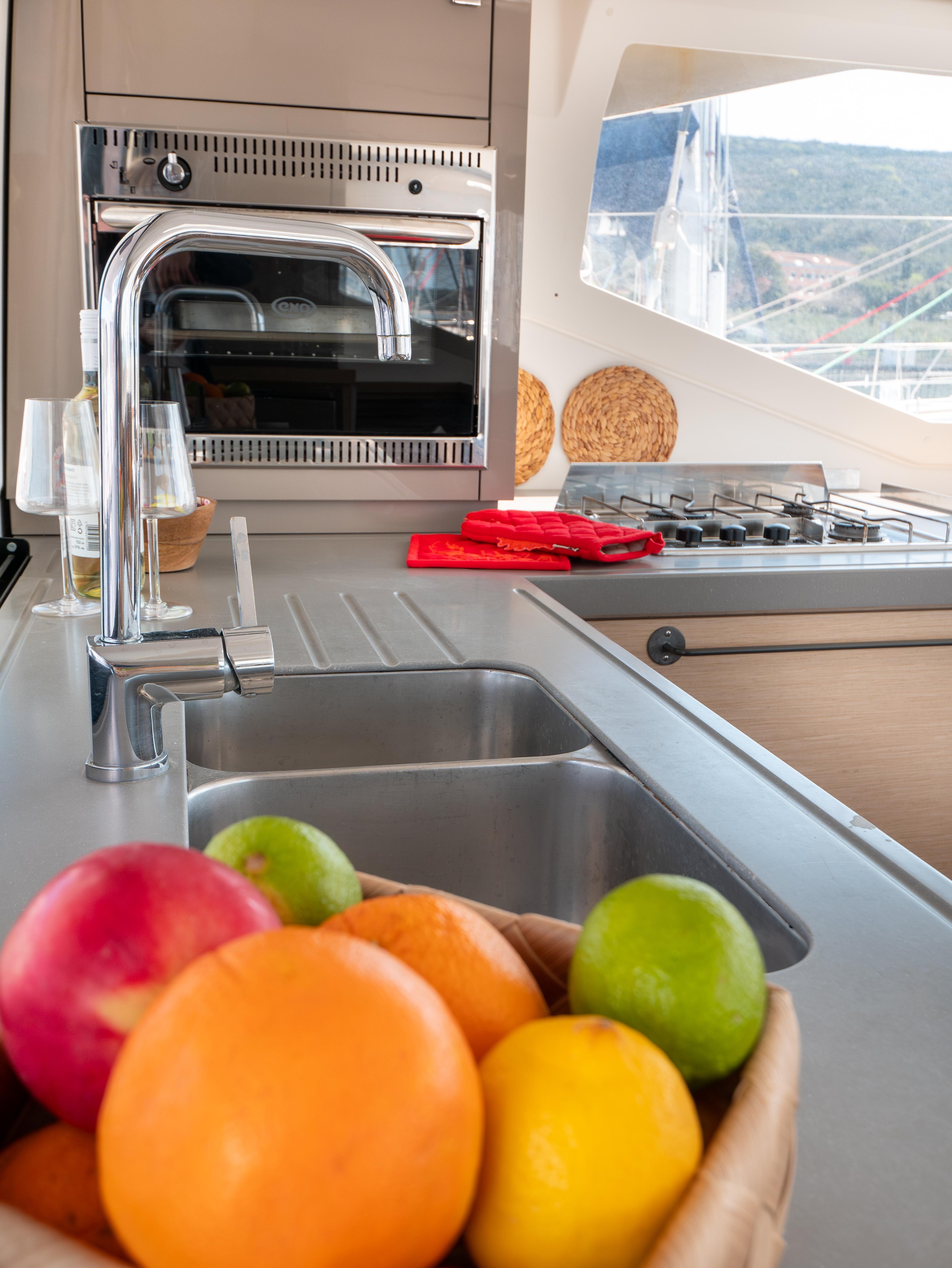 Fountaine Pajot Lucia 40 - 4 cab. - Stella Luna, picture 10